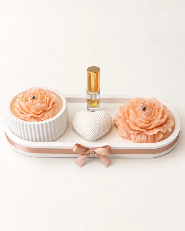 Travessa grande em gesso com vela em copo, coração e vela floral